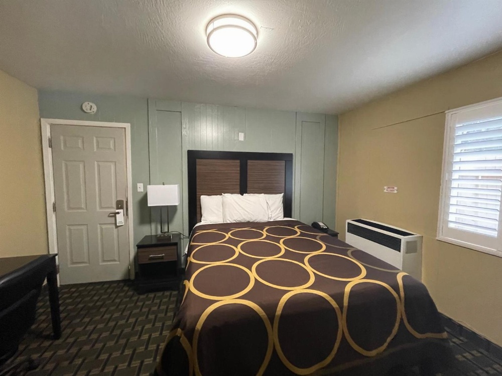 Pinewood Inn South Lake Tahoe Hotels In South Lake Tahoe Hotels Near South Lake Tahoe