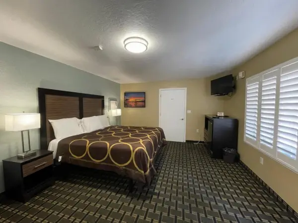 Pinewood Inn 10