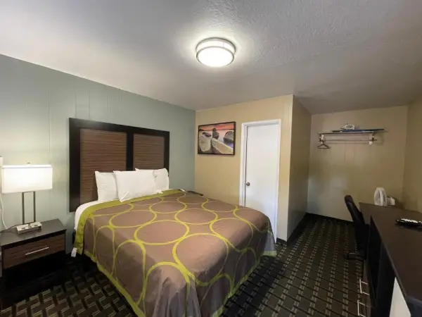 Pinewood Inn 4