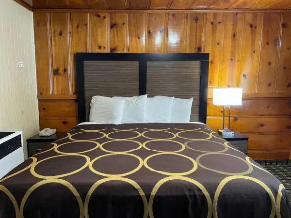 Pinewood Inn 6