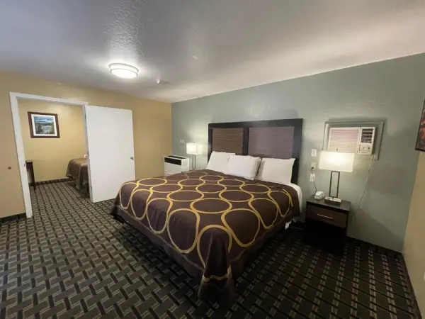 Pinewood Inn 7